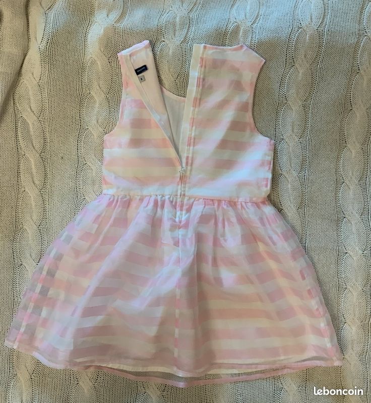 Original. Robe très jolie (image 2)