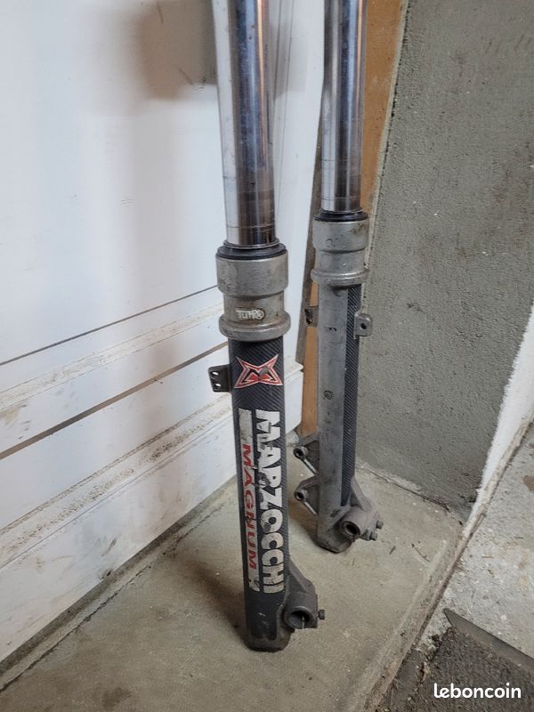 Fourche avant - Équipement moto