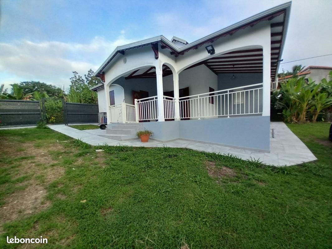 Maison 3 pièces 80 m² · à Sainte-Anne · 80 m² · 1 300 €