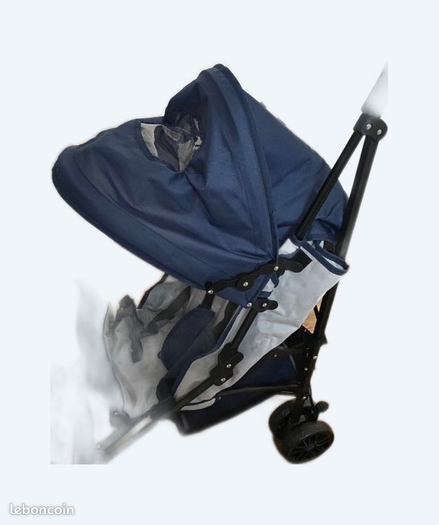 Poussette bleu-marine (image 1)