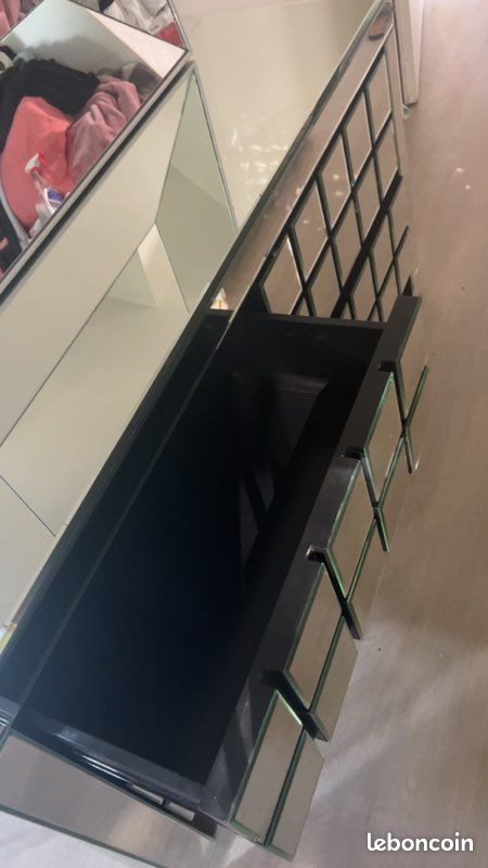Commode (image 2)