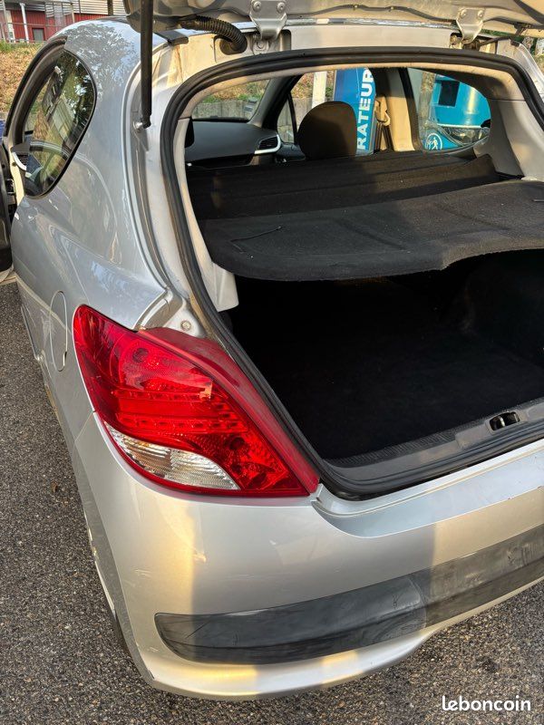 Peugeot 207 (image 3)