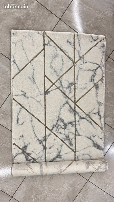 Tapis neuf à vendre (image 1)