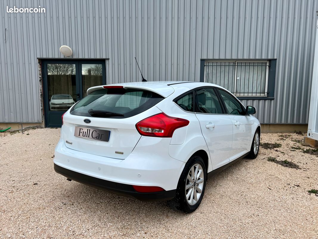 Ford Focus 3 Phase 2 - 1.0L EcoBoost 100ch S&S Business Nav (image 4)