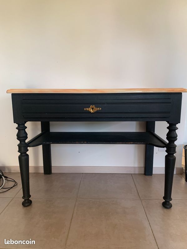 Bureau (image 1)