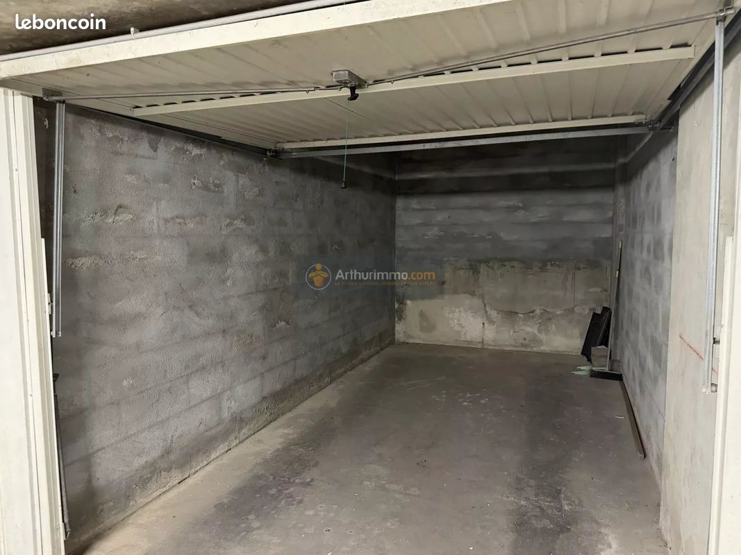 Parking/box Fréjus · 120 €/mois