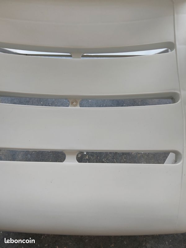 Fauteuil plastique blanc (image 2)