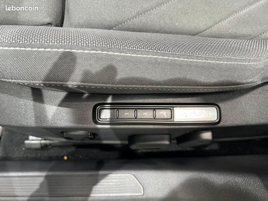 Volkswagen Golf 8 1.5 eTSi STYLE DSG7-150 cv-TOIT OUVRANT-VIRTUAL COCKPIT-CARPLAY-CAMERA DE RECUL (image 23)