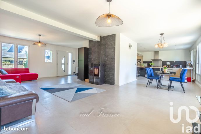 Maison 8 pièces 230 m²