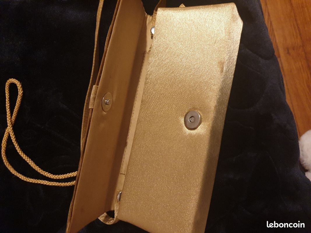 Sac à main pochette de soirée en bandoulière dorée en satin (image 5)