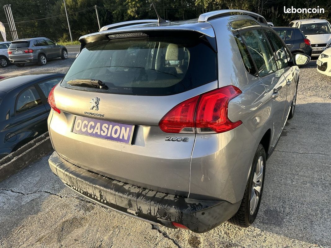 Peugeot 2008 1.2 PURETECH ALLURE (image 6)