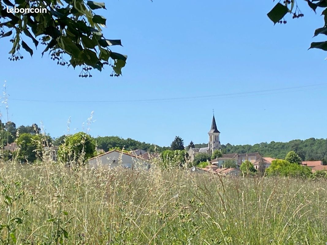 Terrain à bâtir de 1550 m² à LEGUILLAC-DE-L'AUCHE (24) · à Léguillac-de-l'Auche · 22 500 €