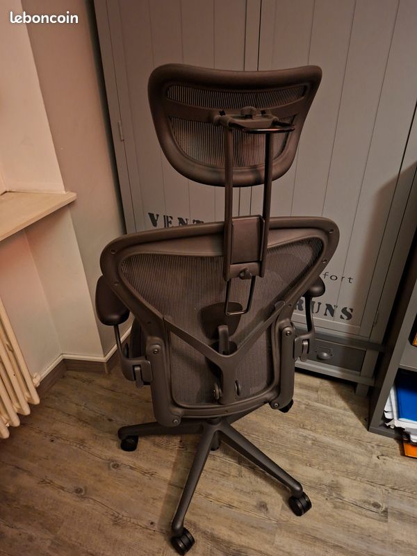Fauteuil ergonomique Herman Miller Aeron Remastered – Taille B – avec appuie-tête (image 2)