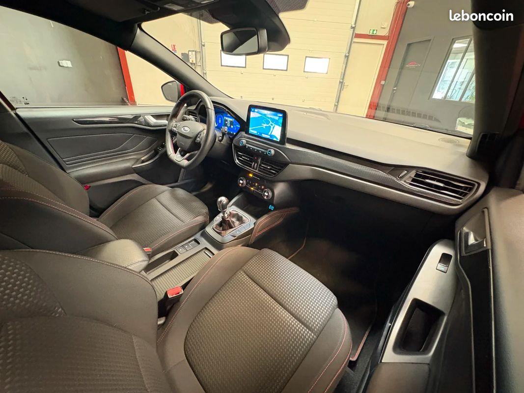 FORD FOCUS ST LINE X EcoBoost 155 ch MHEV - 1ERE MAIN - PARFAIT ÉTAT - VIRTUAL COCKPIT - CARPLAY - ATTELAGE AMOVIBLE (image 26)