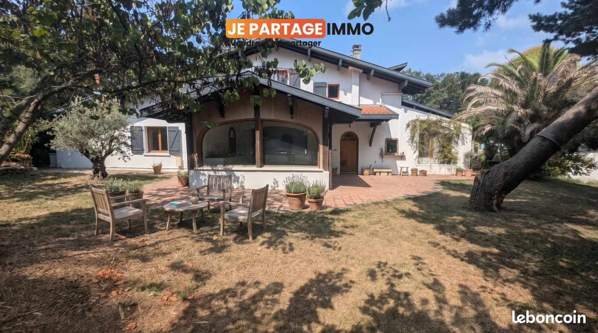 Maison 10 pièces 240m2 avec jardin 2500m2 piscinable (image 1)