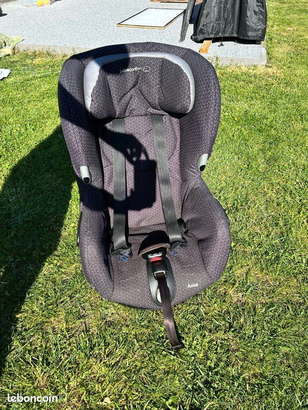 Siège auto pivotant bébé confort Axiss (image 1)