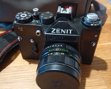 2 Appareils Photo Soviétiques (Zenit TTL + Compact Triplet