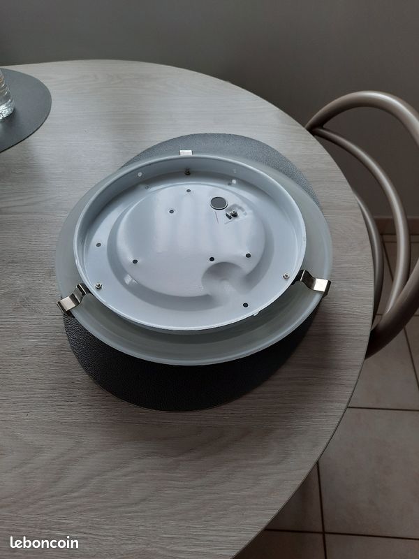 Vend plafonier en verre (image 2)