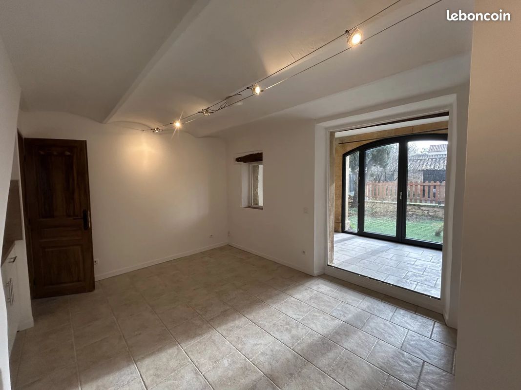 Appartement 1 pièce 28 m² · à Peyrolles-en-Provence · 28 m² · 600 €/mois