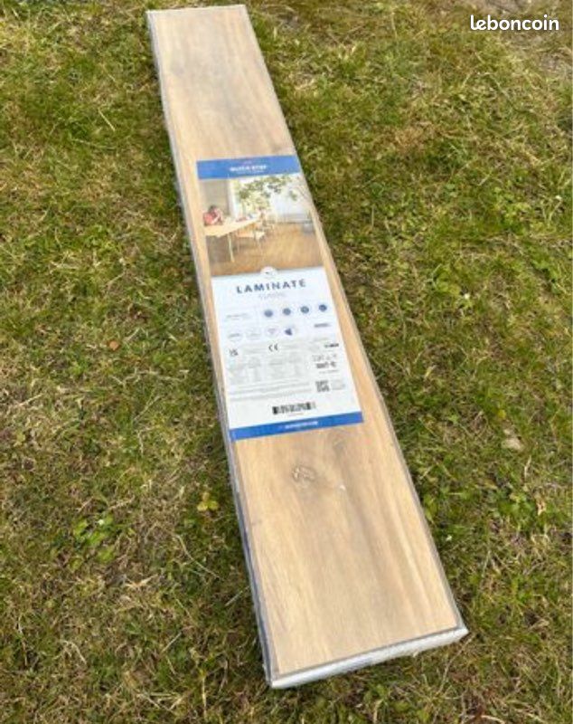 Parquet stratifié chêne naturel (image 1)