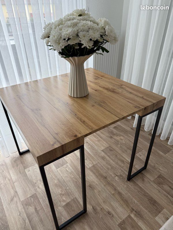 Table / Console (image 5)