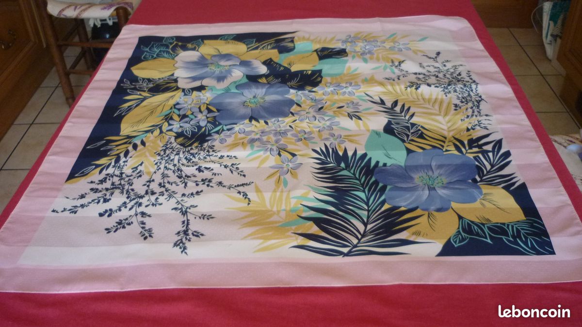 Foulard femme 75 X 75 cm (image 2)
