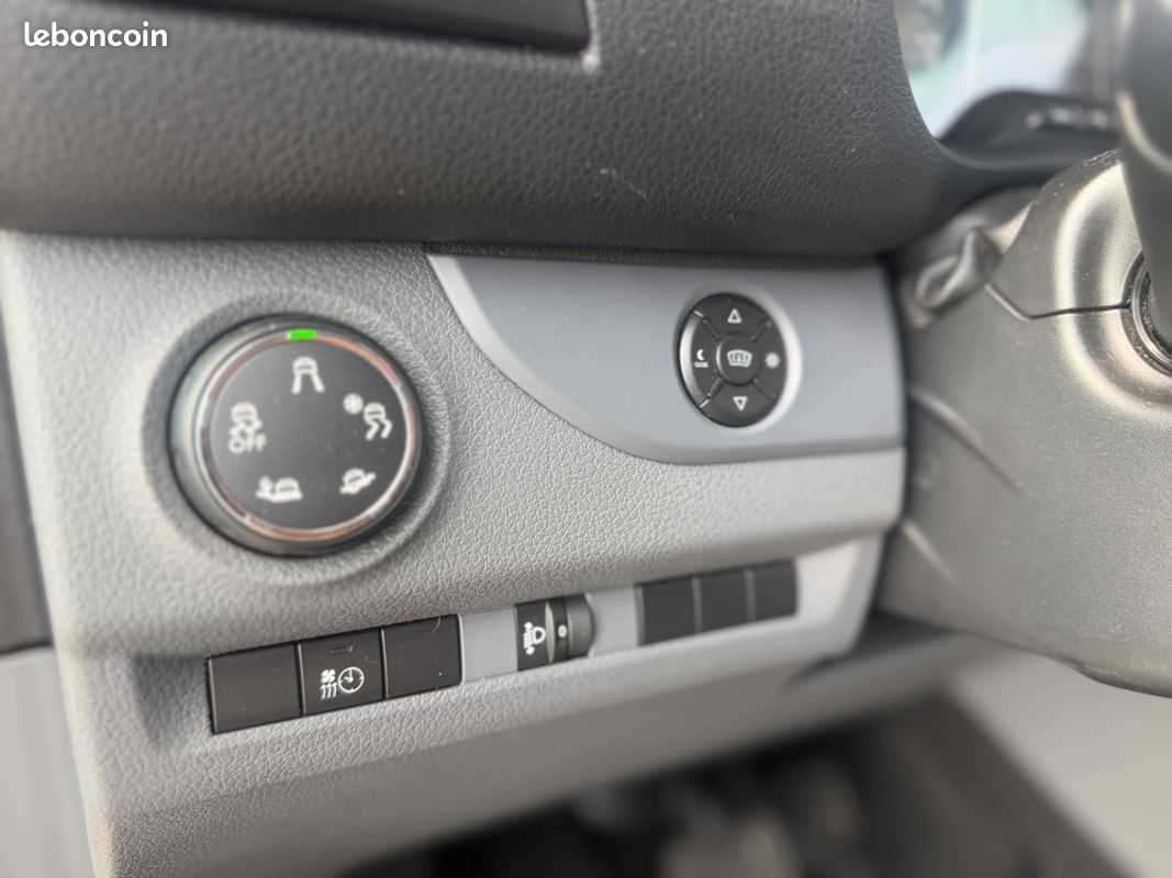 CITROEN JUMPY 2.0 BLUEHDI 180 ch EAT8 AFFICHAGE HUD / CAMÉRA / GRIP CONTROL / SIÈGES CHAUFF. / CARPLAY (image 17)
