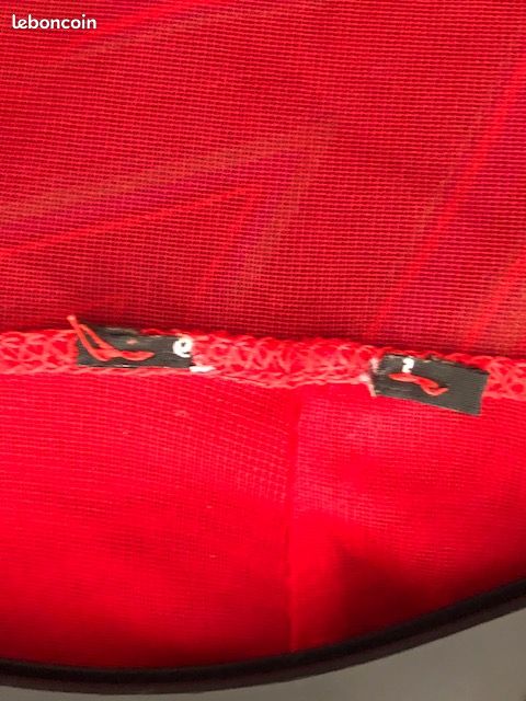 Tee-shirt rouge avec perles (image 6)