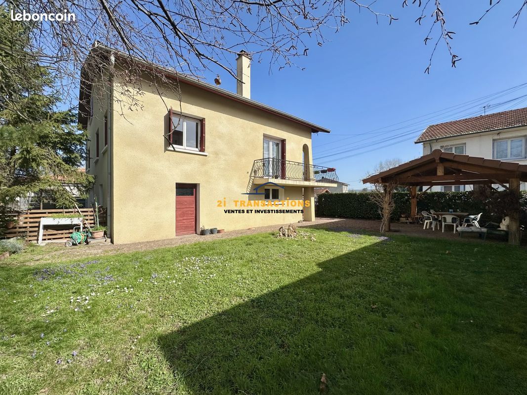 Maison 8 pièces 188 m² · à Montrond-les-Bains · 188 m² · 259 000 €
