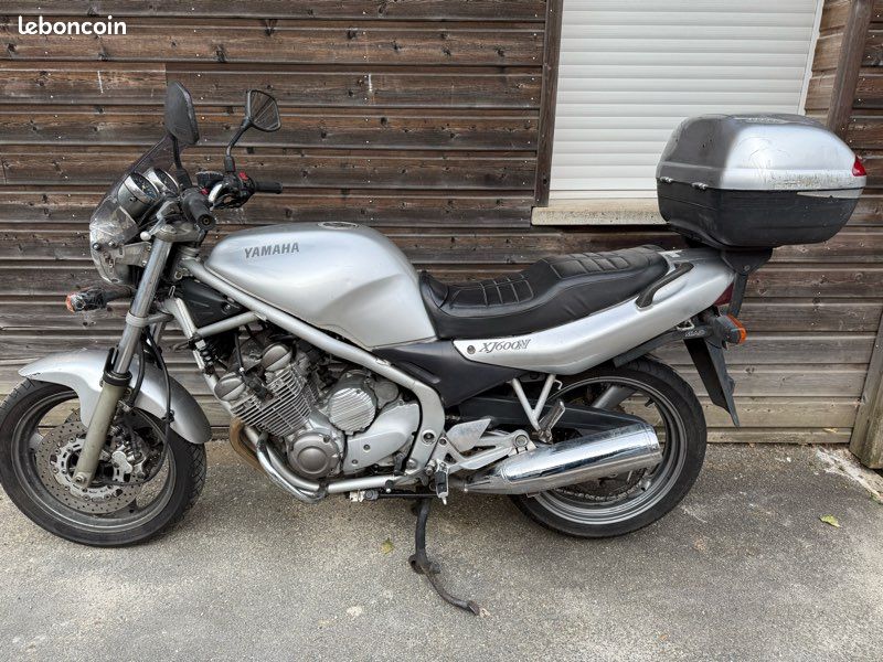 Yamaha xjn 600 annee 2002 vendue en l etat roulante pour pièces detachees (image 2)