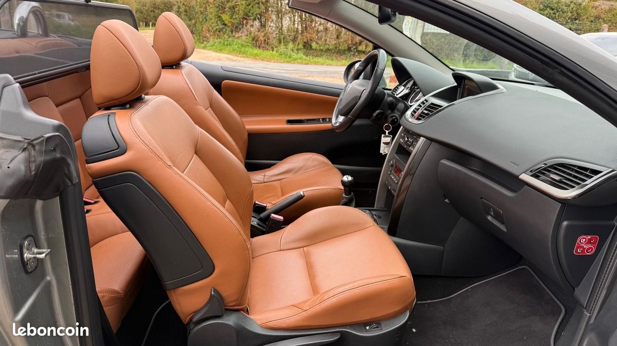 Peugeot 207 CC 1.6 120 Chx ROLAND GARROS GPS cuir 11/2011 revisé garantie (image 5)