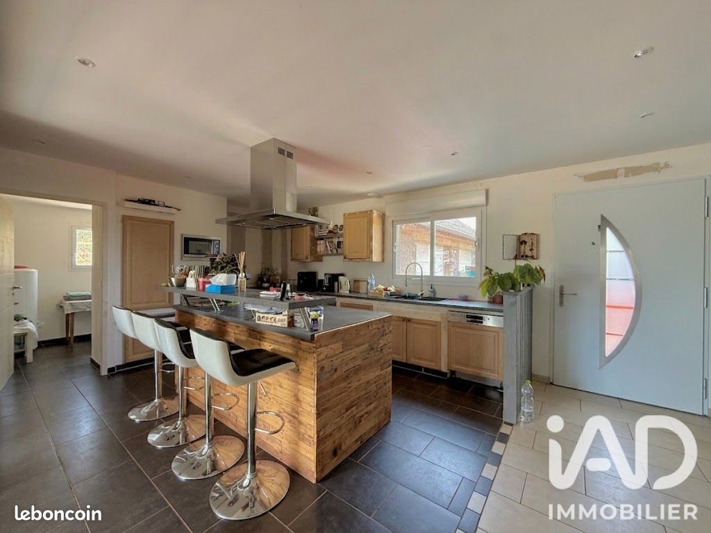 Maison 6 pièces 210 m² · à Moyrazès · 210 m² · 299 000 €