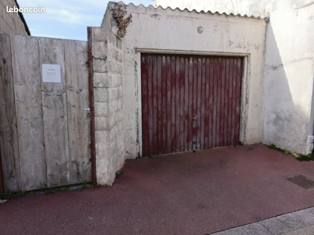 Garage avec terrain constructible · à Calais · 25 000 €