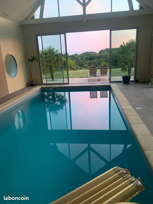 Maison avec piscine intérieure (image 1)