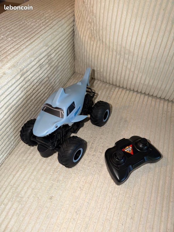 Monster jam requin téléguidé (image 1)