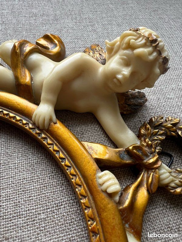 Broche Antique Cadre Rond Doré Avec Médaillon En Résine - Occasion, Bon état, Sans Marque