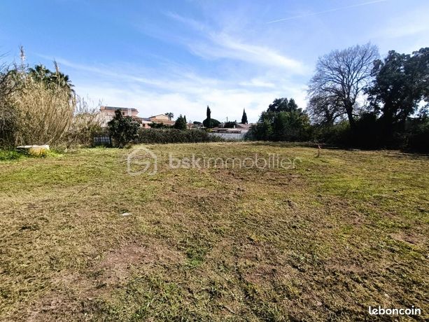 Terrain 1 055 m² Puget Sur Argens
