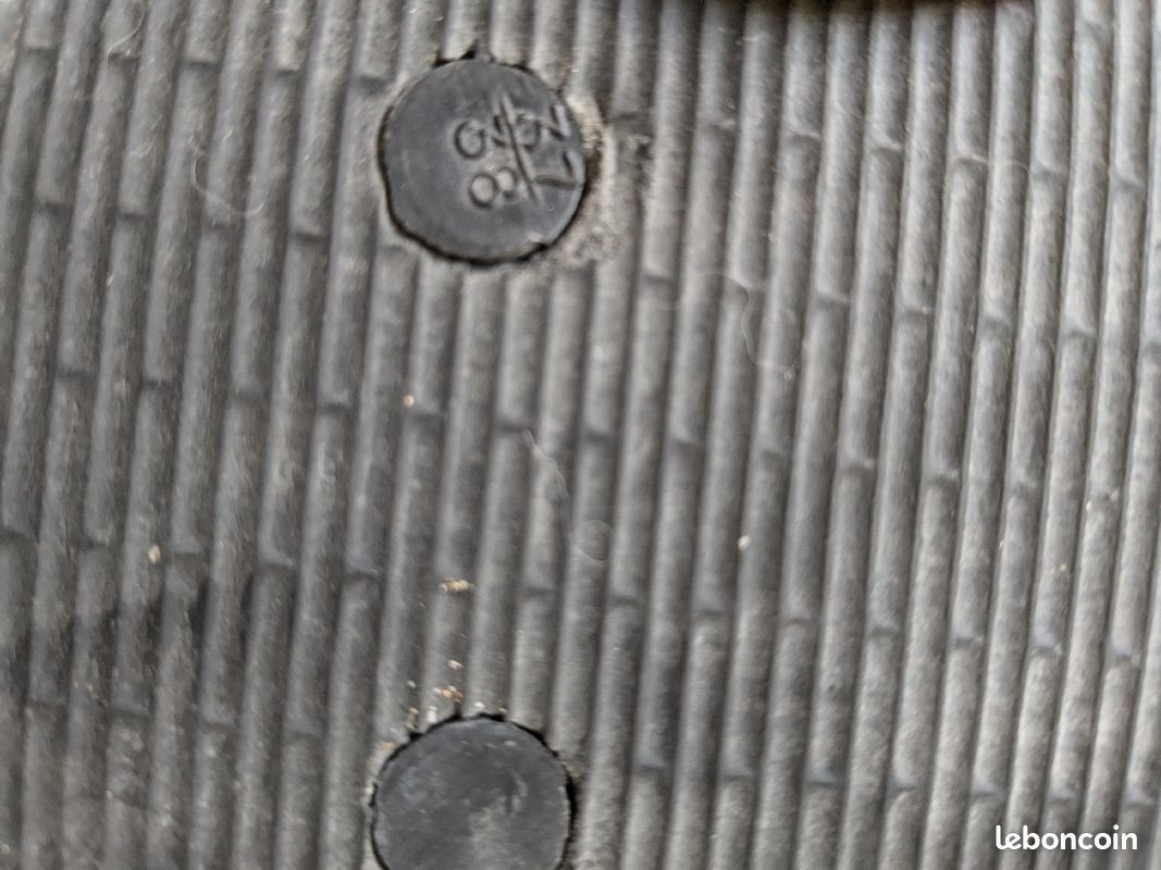 Tongs noires et dorées taille 37/38 (image 3)