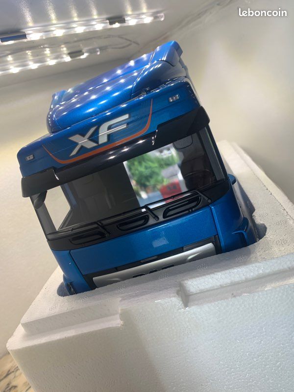 DAF XF SPACE cab bleue 2018 Premium classicXXS 1/18 (image 9)