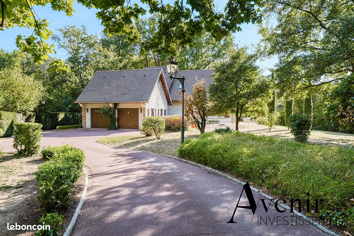 Maison 9 pièces 277 m² · à Écully · 277 m² · 1 285 000 €