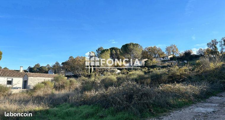 Terrain 600 m² Brignoles