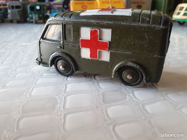 Miniature Dinky Toys Renault Ambulance Militaire - Réf. 80 F - 1:43 - Occasion