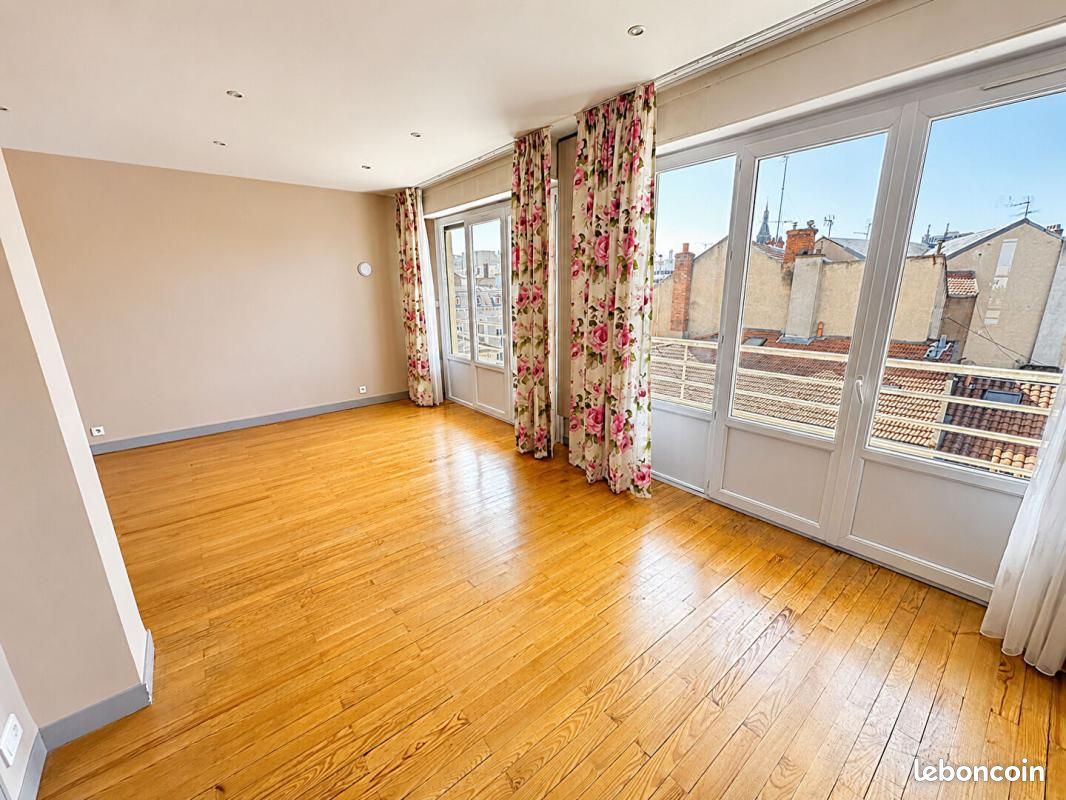 Appartement 4 pièces 109 m² · à Roanne · 109 m² · 150 000 €