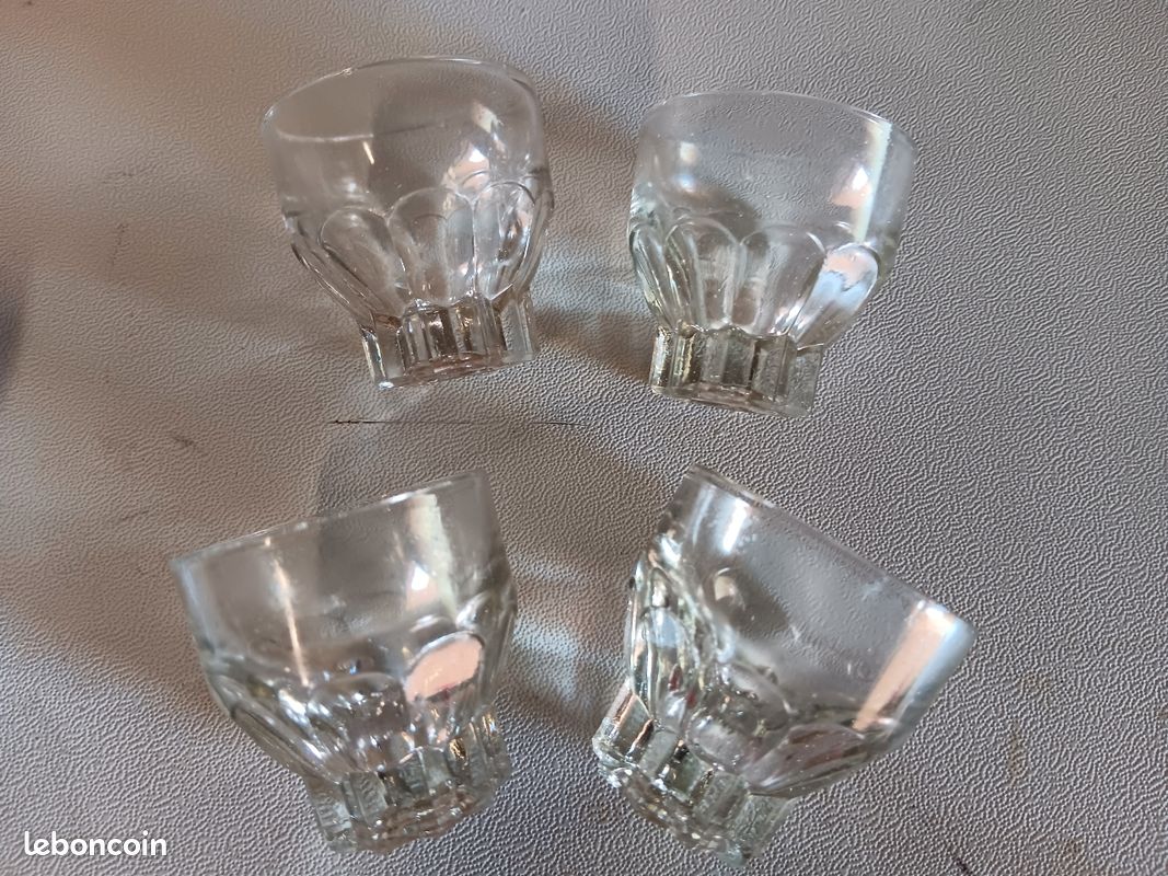 Apéritif insolite : 4 verres à shooters Chimiste - 6,79