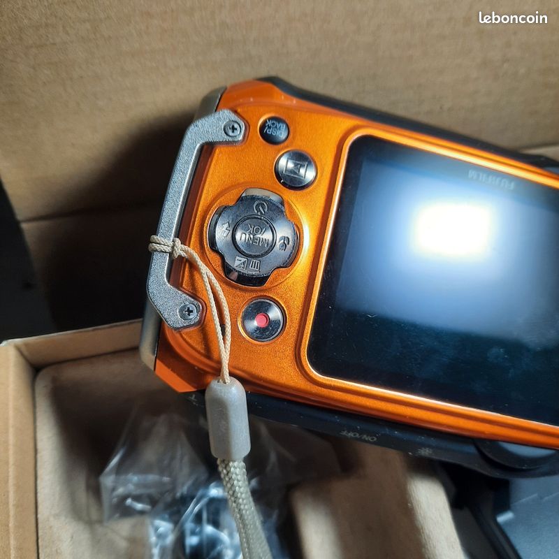 Appareil photo numérique FUJIFILM FinePix XP100 waterproof ORANGE