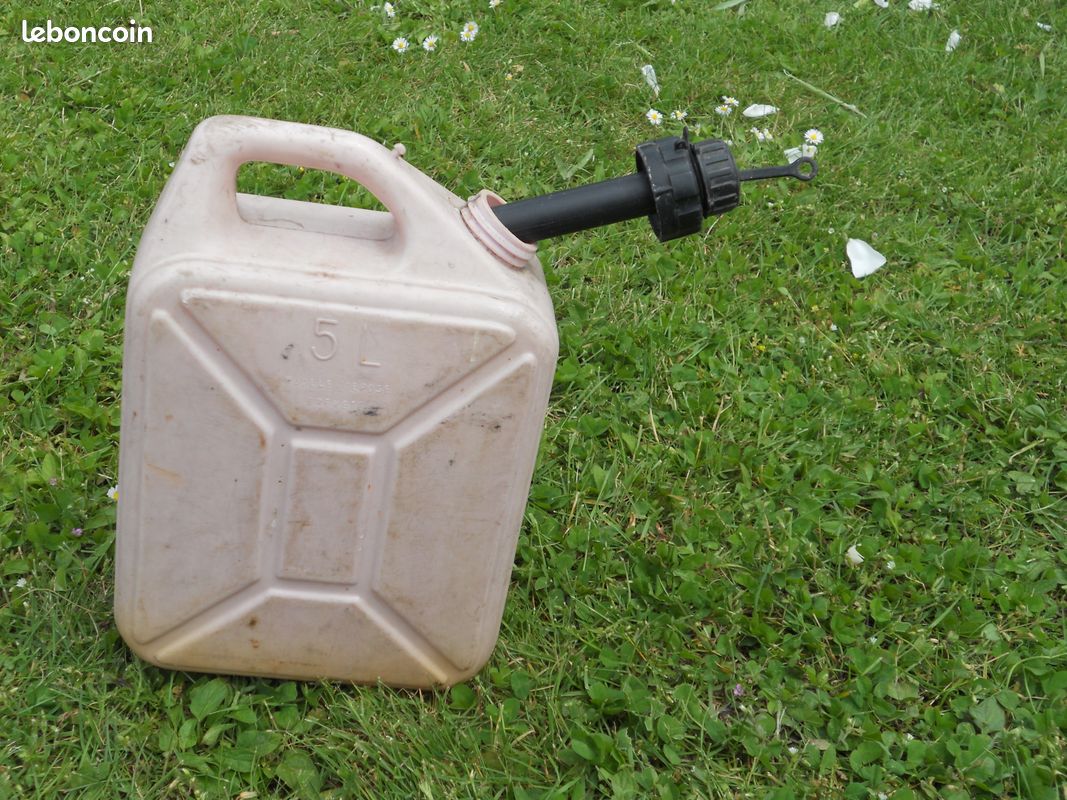 Jerrican carburant d'occasion (image 1)