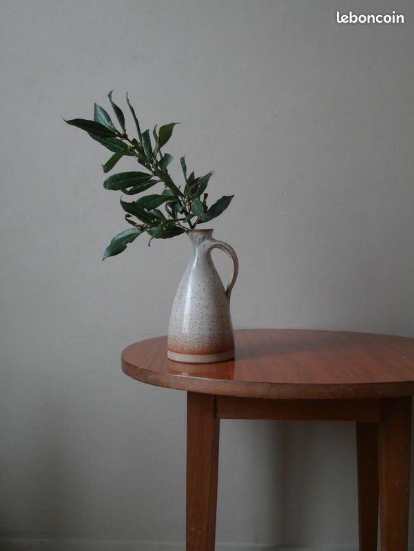 Vase à anse en grès (image 1)