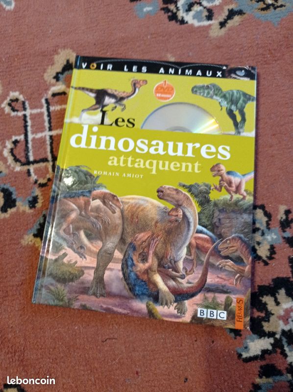 Livre"les dinosaures attaquent" (image 1)