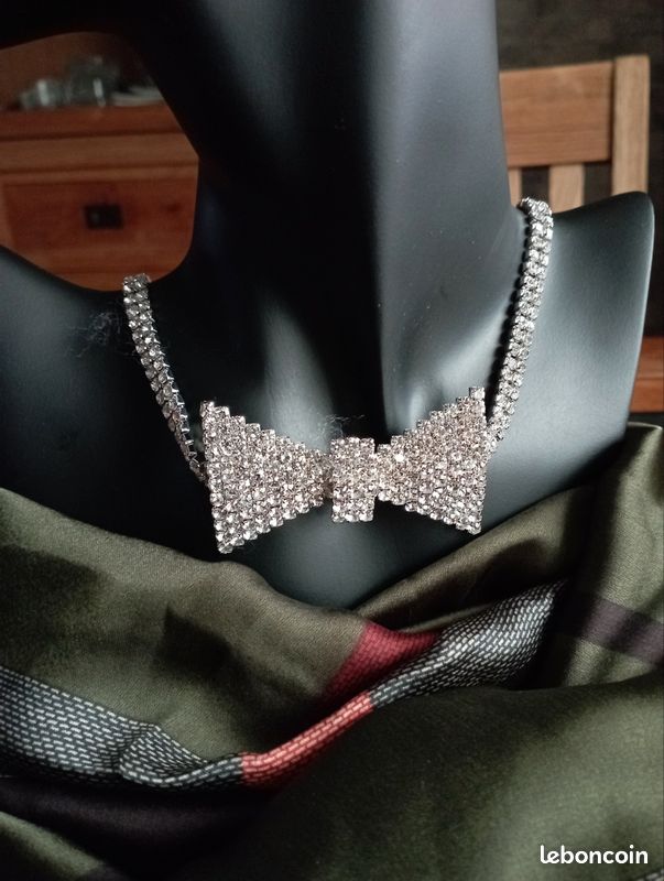 Idée cadeau 🎁Lot collier noeud papillon et d'un bracelet en strass (image 2)