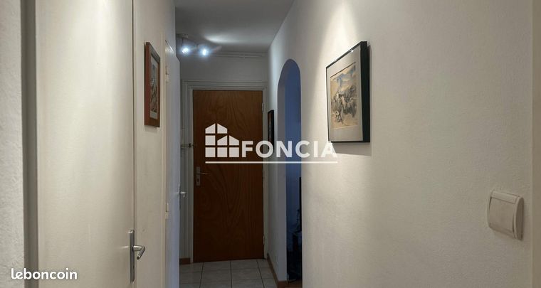 https://img.leboncoin.fr/api/v1/lbcpb1/images/6c/c2/17/6cc21785b2c5b8dbf09d55f1736d85d2f1ae7929.jpg?rule=ad-image
